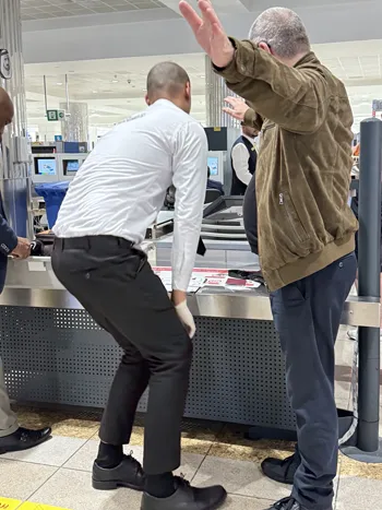 Kontrolle am Flughafen Dubai
